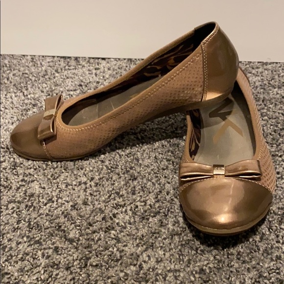 Anne Klein flats - Picture 2 of 5